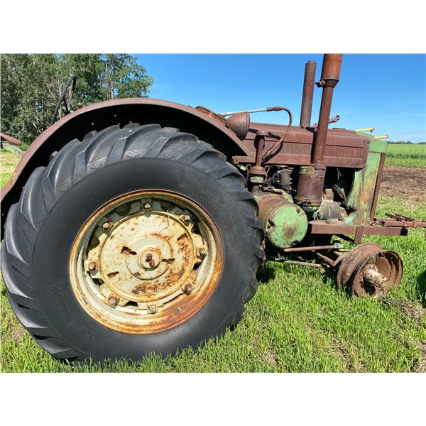 J.D. D Tractor s/n: 180408 P.T.O.