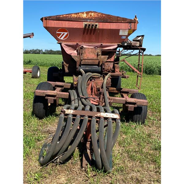 Tyler Grain Cart c/w 16.5L-16 Rear Tires. Front Axle is Removable