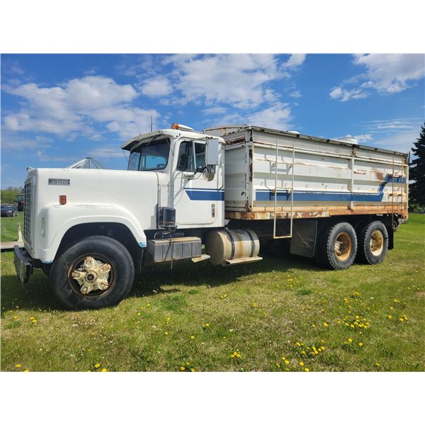 1981 IH Truck, SN. 1HTD21375BGB16336, showing 402,777 Km, 400 cummins, 15 spd, 18 ft box, , 11R22 ti
