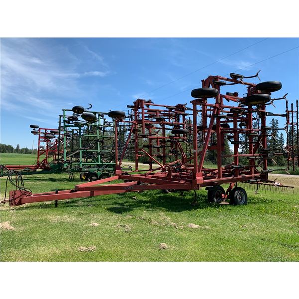 Case, approx. 46 ft cultivator c/w 3 bar tines