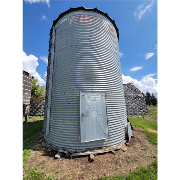 Twister 14' dia. x 6-ring, approx. 2200 Bu, wood floor, aeration ducts.  To Be Moved by December 31s