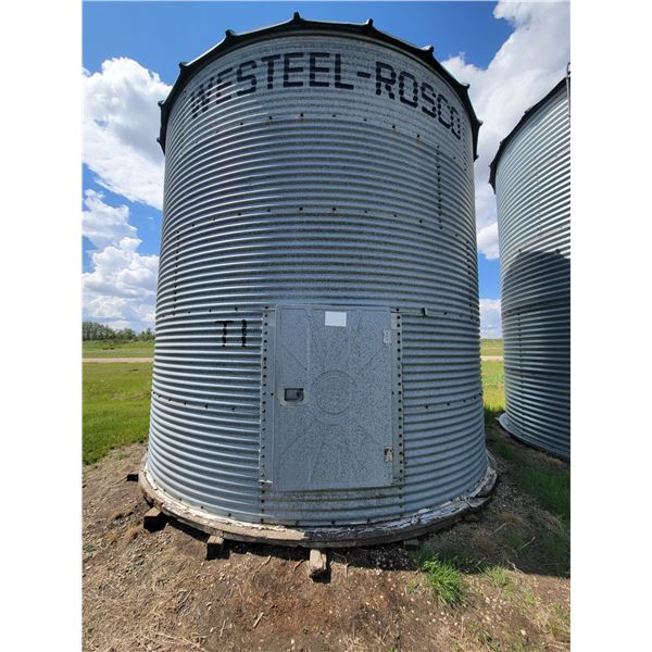 Westfield Rosco 14' dia. x 5-ring, approx. 1650 Bu, wood floor.  To Be Moved by December 31st, 2025.