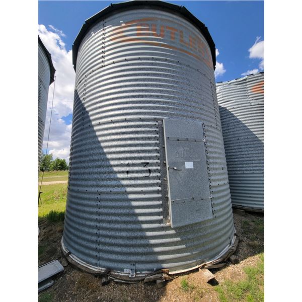 Butler 14' dia. x 4-ring, approx. 1900 Bu, wood floor.  To Be Moved by December 31st, 2025. Located: