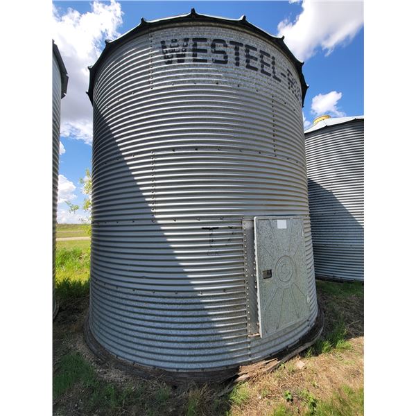 Westfield Rosco 14' dia. x 5-ring, approx. 1650 Bu, wood floor.  To Be Moved by December 31st, 2025.