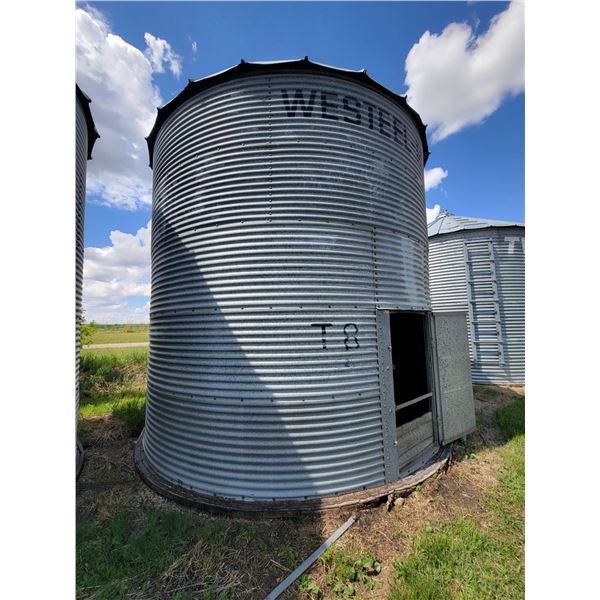 Westfield Rosco 14' dia. x 5-ring, approx. 1650 Bu, wood floor.  To Be Moved by December 31st, 2025.