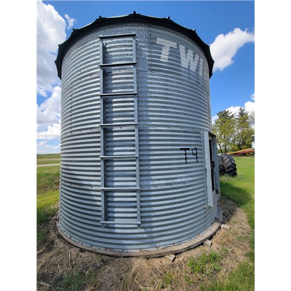 Twister 14' dia. x 4-ring, approx. 1450 Bu, wood floor.  To Be Moved by December 31st, 2025. Located