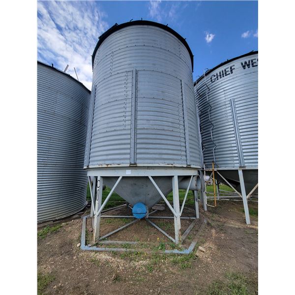 (Lot #'s 199, 200 & 201 are a Group Lot) Chief Westland Hopper Bin 14' dia. x 5-ring, approx. 2000 B