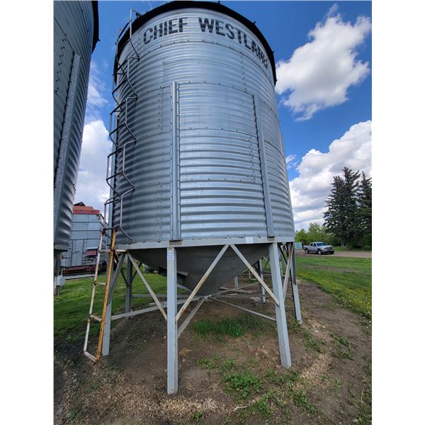 (Lot #'s 199, 200 & 201 are a Group Lot) Chief Westland Hopper Bin 14' dia. x 5-ring, approx. 2000 B