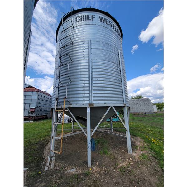 (Lot #'s 199, 200 & 201 are a Group Lot) Chief Westland Hopper Bin 14' dia. x 5-ring, approx. 2000 B