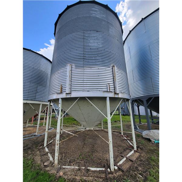 (Lot #'s 205 & 206 are a Group Lot) Westfield Rosco Hopper Bin 14' dia. x 5-ring, approx. 1900 Bu, h