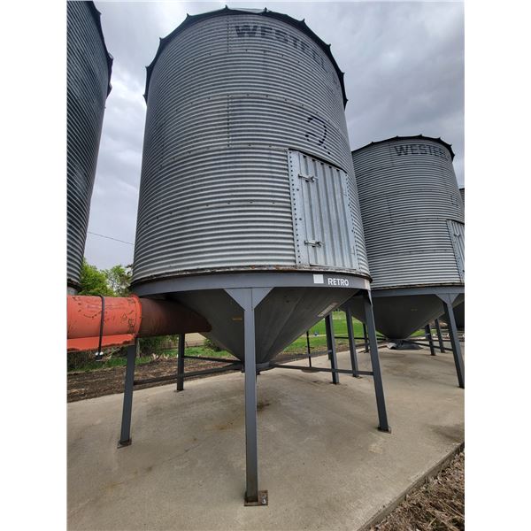 (Lot #'s 172, 173, 174 & 175 are a Group Lot) Westeel Rosco 5- Ring hopper btm grain bin, SN. 67-012