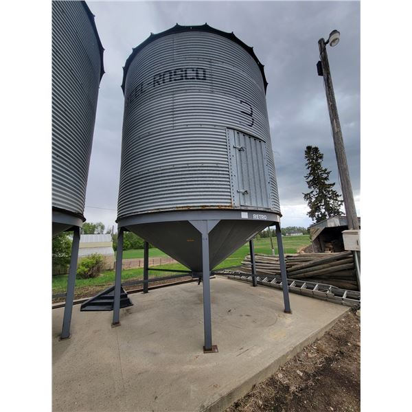 (Lot #'s 172, 173, 174 & 175 are a Group Lot) Westeel Rosco 5- Ring hopper btm grain bin, mounted on