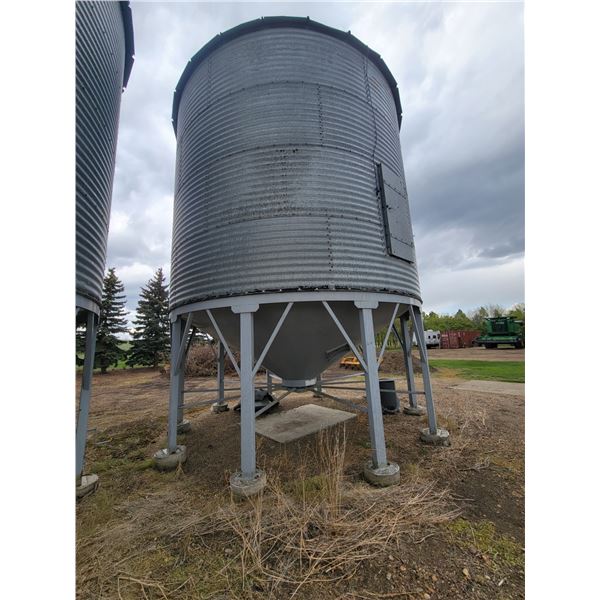 (Lot #'s 183 & 184 are a Group Lot) Butler 4-ring hopper btm grain bin, mounted on concrete, 220 in.