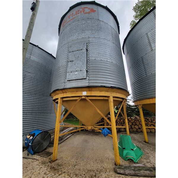 (Lot #'s 193, 194, 195 & 196 are a Group Lot) Butler 4-ring hopper btm grain bin, mounted on concret
