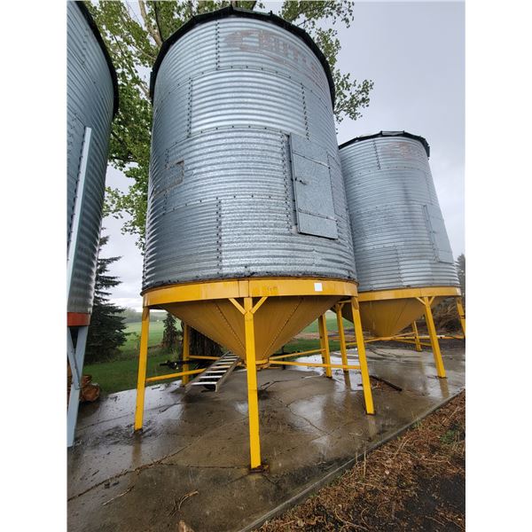(Lot #'s 193, 194, 195 & 196 are a Group Lot) Butler 4-ring hopper btm grain bin, mounted on concret