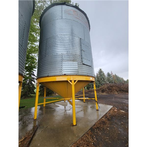 (Lot #'s 193, 194, 195 & 196 are a Group Lot) Butler 4-ring hopper btm grain bin, mounted on concret