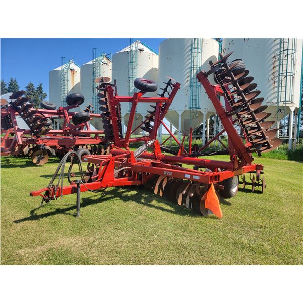 White 272 28' Disc, 9" spacing, approx. 20" discs, 11L 15 tires