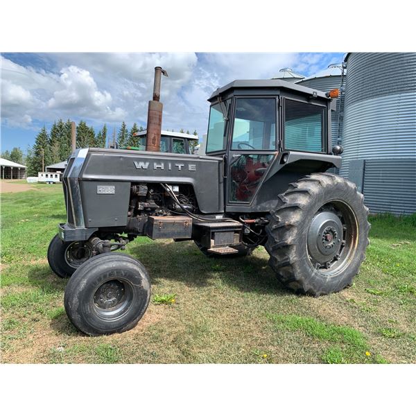 WHITE 105 TRACTOR, SN. 265613406, Model#10522596, Dual hyd, showing 4269 hrs, new cab kit, 18.4-38 t