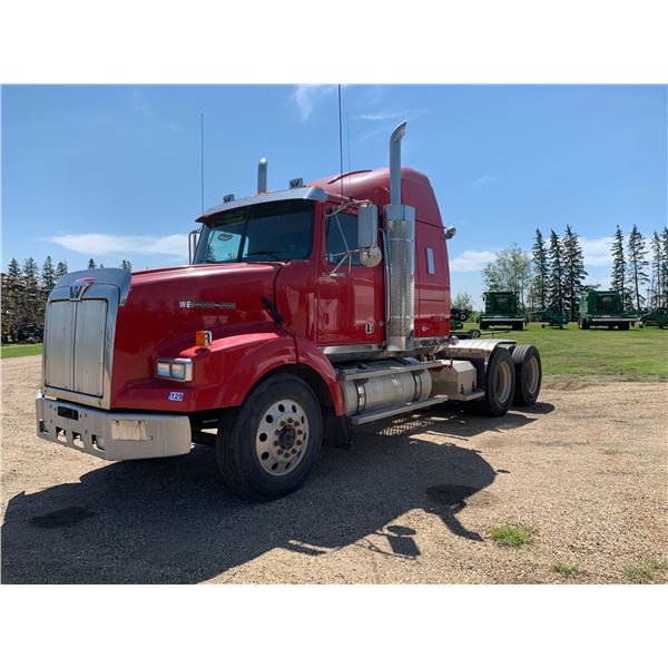 2006 WESTERN STAR 5th wheel, sleeper, Detroit 60, 15 spd, 515 Hp, 11R24.5 tires, showing 781,978 km,