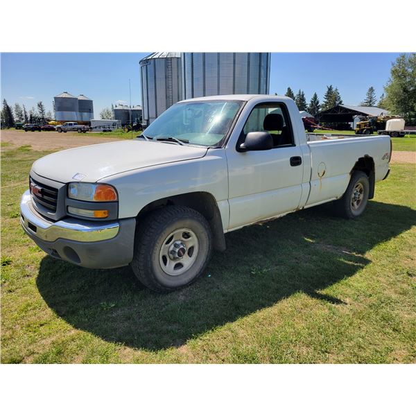 2004 GMC SIERRA TRUCK - Reg cab, 4x4, V8 auto, showing 227,283 km, SN. 1GTEK14VX4Z273556, runs fine