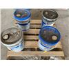 Image 1 : 4- Pails of gear oil