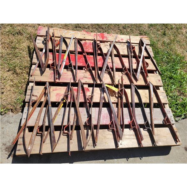 Approx. 22- Claas lifters