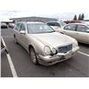 Image 2 : 2000 Mercedes-Benz E320 RUNS WITH MECHANICAL PROBLEMS