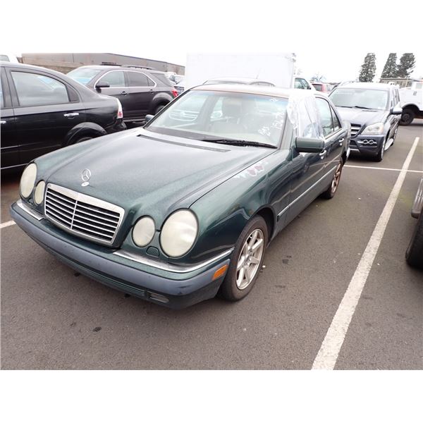 1998 Mercedes-Benz E320