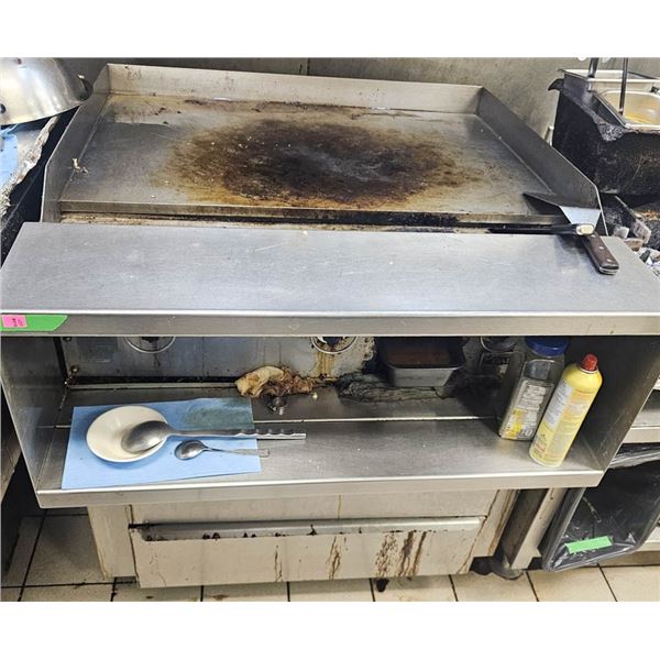 GARLAND FLAT TOP GRIDDLE W/ 2 DRAWER UNDER THE