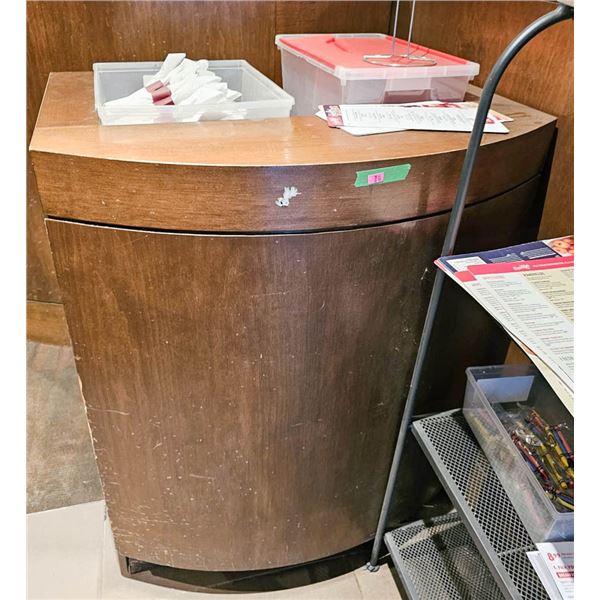 FRONT ENTRANCE PODIUM W/ CONTENTS & BAKERS RACK