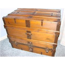 Unique Trunk w/lift top lid