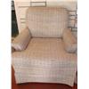 Image 1 : Comfy Cushioned Chair