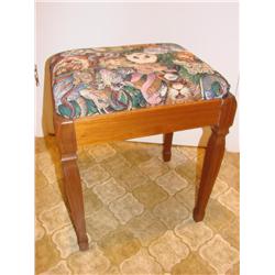 Sewing Bench w/Padded Top (opens)
