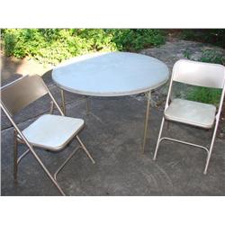 Round Card Table w/2 Chairs