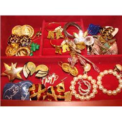 22 Pr. Of Earings in Jewel Box