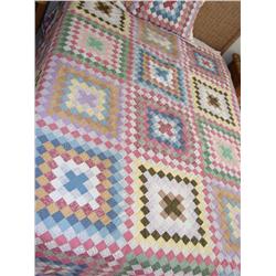 Quilt w/Matching Pillow Shams