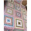 Image 1 : Quilt w/Matching Pillow Shams