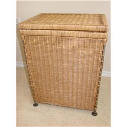 Natural Wicker Hamper w/Linen Insert