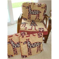 Side Chair w/SW Design & 2 Pillows