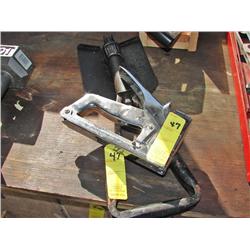 Hand Stapler/Shovel