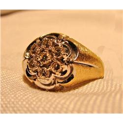 Man's 14k Gold Ring w/a Cluster of 7 Diamonds sz