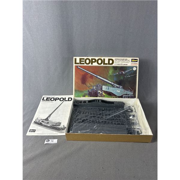 Vintage Modeling Kit - 1/72 Scale Hasegawa German Railway Gun Leopold "Schlanke Bertha"
