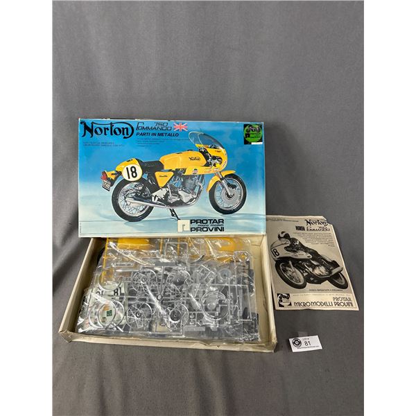 Vintage Modeling Kit - Norton 1:9 Scale 750 Commando Motor Cycle Made In Italy