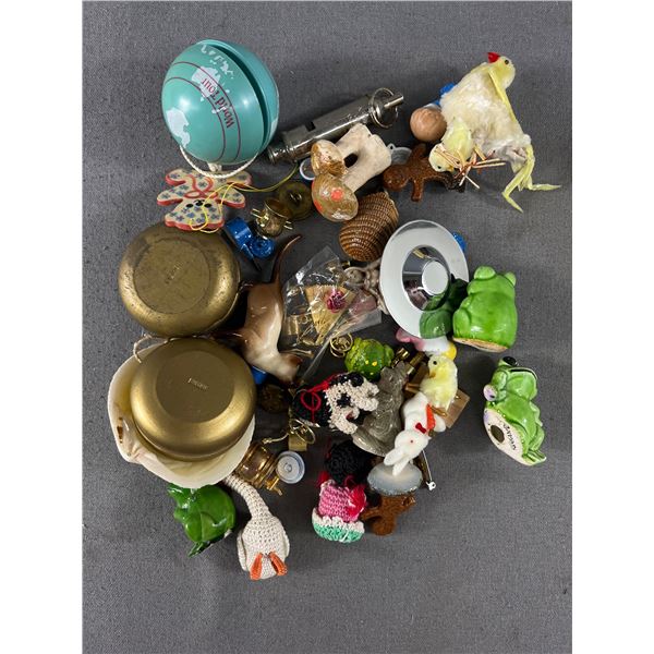 Assorted Selection Of Vintage Knickknacks & Curios
