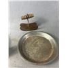 Image 3 : Nice Selection Of Vintage Kitchen Collectibles - Flour Sifters, Rolling Pins & More