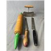 Image 2 : Nice Selection Of Vintage Kitchen Collectibles - Flour Sifters, Rolling Pins & More