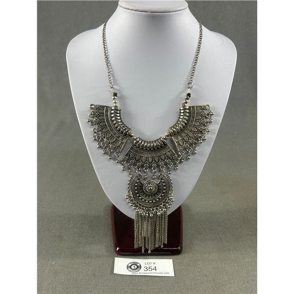 Very Ornate Crafted Silver Tone Necklace