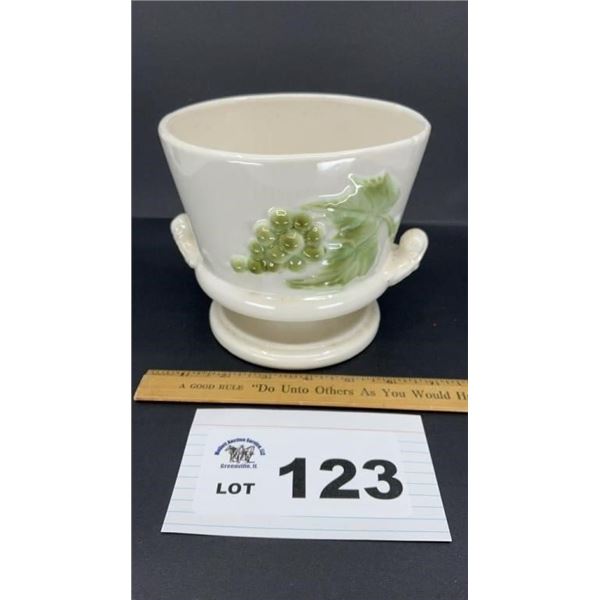 HULL POTTERY TOKAY 6 inches tall