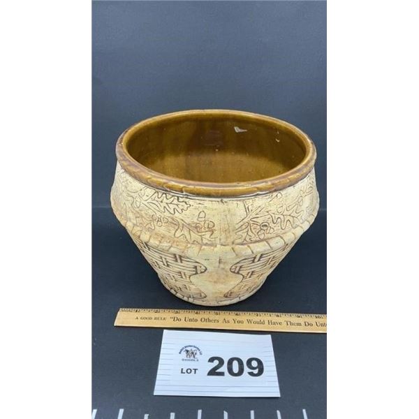 BASKET WAVE DESIGN PLANTER 8 inches tall