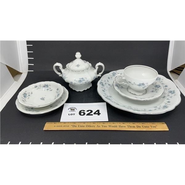 JOHANN HAVILND BLUE GARLAND CHINA  65 PIECES